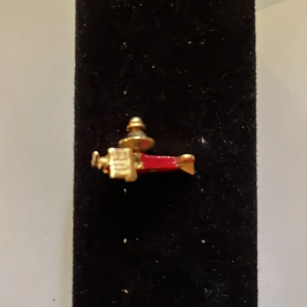 ✈️✨ Vintage Gold-Tone & Red Airplane Lapel Pin | Aviation Tie Tack